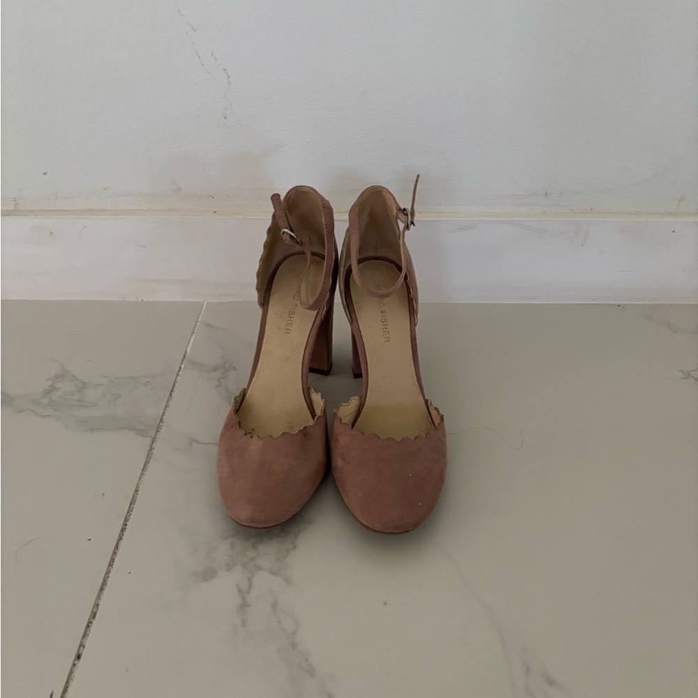 Chic Tan Scalloped Women's Heels